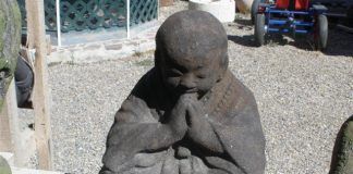 Figura de Buda orando Buda rezando