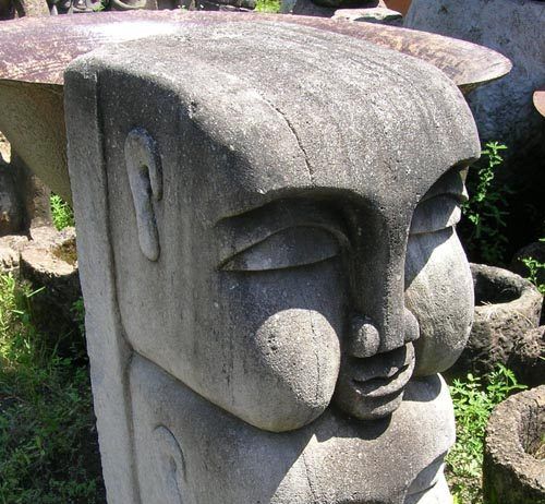 Escultura en piedra artificial tres caras Figura de tres caras en hormigón