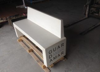 Asiento con respaldo con logo
