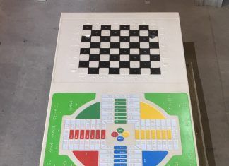 Pachis, 3 en raya. mesa