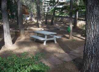 Mesa de picnic lisa de hormigón