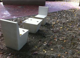 Mesa y silla Precal de hormigón marca Precal