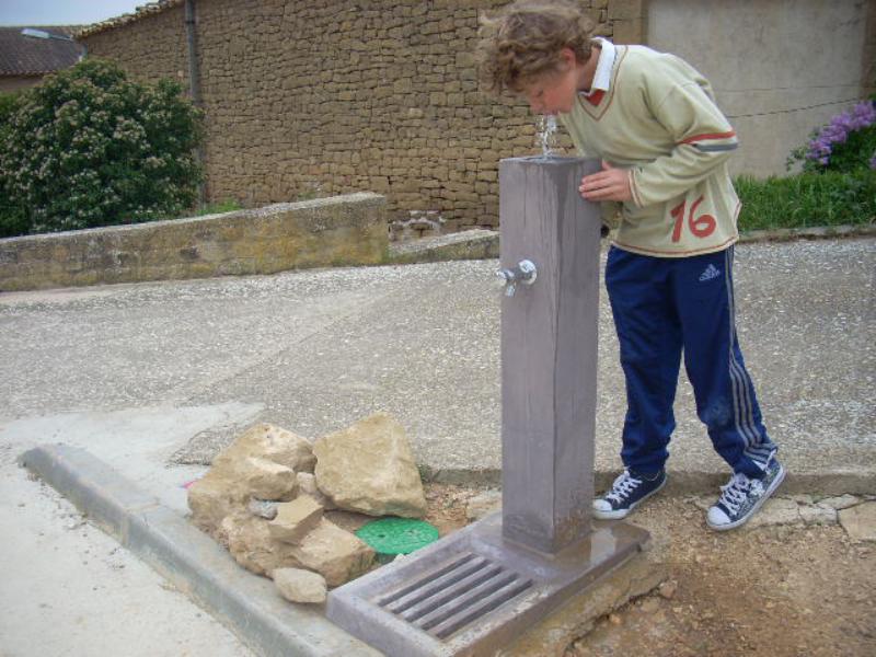 Fuente de hormigón Fuente de hormigón doble bebedero