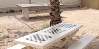 Mesa de juegos de ajedrez modelo Picnic Mesa picnic de hormigón con juegos de ajedrez adaptados