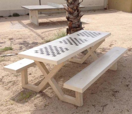 Mesa de juegos de ajedrez modelo Picnic Mesa picnic de hormigón con juegos de ajedrez adaptados