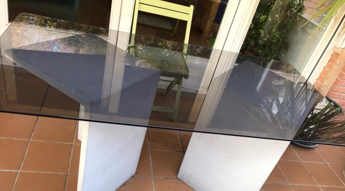 Mesa de jardín y terraza con patas de hormigón
